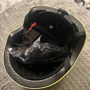 Brand OUWOER
Color: Yellow